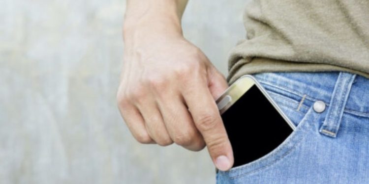 A ndikon tek pjelloria e meshkujve, rrezatimi që emetojnë celularët?