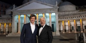 Modeli nga Italia që sfidon shëmtinë e emisioneve “Zombi” të darkës