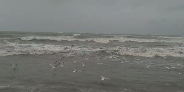 17 orë në det të hapur nga moti i keq, trageti me 118 pasagjerë mbërrin në Vlorë