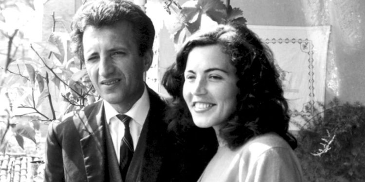 Kujtimet e ish-gazetarit: Njohja me gruan ruse të Dritëroi Agollit dhe si e përzunë nga Shqipëria bashkë me djalin e vogël