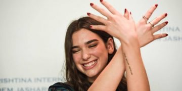 Dua Lipa thyen rekord, kënga e saj “Levitating” është më e dëgjuara e vitit në Billboard