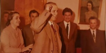 Heshtja e vrazhdë e mediave pro Berishës për foton e tij me Enver Hoxhën