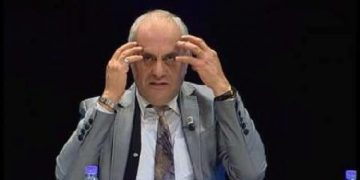 Pse bërtisni se dolën pagat, le të dalë maskaralliku në shesh?!  Mos e zini halen e hapur me të bërtitura!