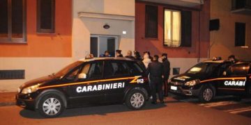 “Të q**sha robt…” 20-vjeçari italian e përplas me makinë pas sherrit, shokët e shqiptarit e rrahin