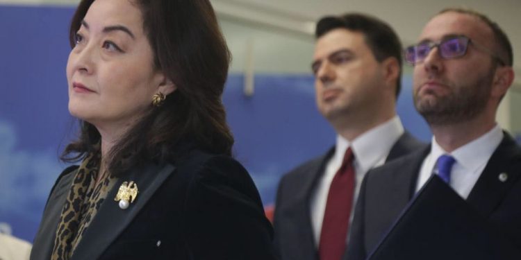 DASH reagon pas sulmeve të Berishës: Yuri Kim përfaqëson qendrimin zyrtar të presidentit Biden, akuzat ndaj saj të shëmtuara dhe shqetësuese