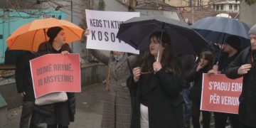 Kriza energjitike në Kosovë, qytetarët protestojnë: Nuk paguajmë ne edhe për veriun