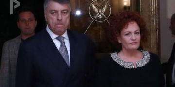 Arjana Fullani u vë syrin tenderave në shëndetësi, ushtarja e Metës dhe Berishës ia mbathi nga drejtësia me pasuri përrallore