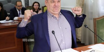Myslim Murrizi tallet me Berishën: Të marrë kominoshet dhe lopatën e të pastrojë plehun e vet