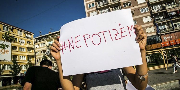 Mjaft me përrallat e sigurisë së qytetetarve! Skandal dhe maskarallik është nepotizmi dhe mediokriteti që paguhet sa “frëngu pulën”! Ja disa nga lista nepotike