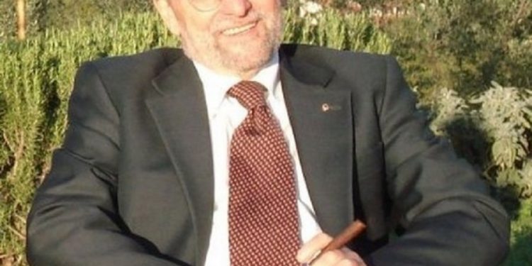 Ndërron jetë në Tiranë ish-politikani italian, pëson infarkt në taksi ndërsa po shkonte në një takim