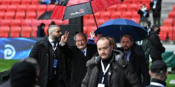 Një stadium me të çmendur për të mbajtur SPAK-un larg Familjes