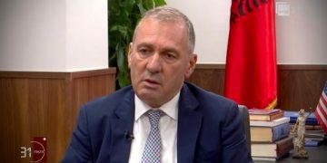 Banori i Gjirit të Lalzit apo prokuror Arben Kraja: Ne prokurorë jemi, nuk bëjmë revolucion! Qytetarët e masakrojnë