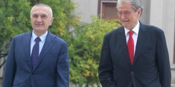 Mesazhet/ Berisha-Meta shantazh anëtareve të Kushtueses Fiona Papajorgji dhe Marsida Xhaferllarit, sinjal edhe Vitore Tushës, shtyhet seanca për shkarkimin e Presidentit