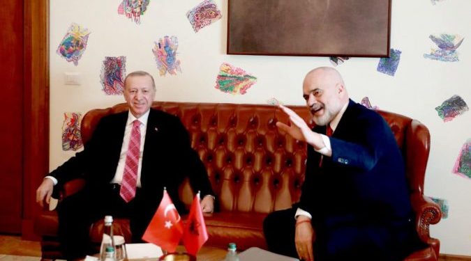 Erdogan në Shqipëri në përvjetorin e vdekjes së Skënderbeut, reagon Rama: Rastësia e deshi! Shqipëria nuk duhet të jetë “më katolike se Papa” në politikën e saj të jashtme