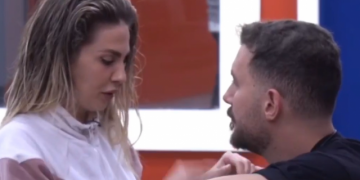 Opsss! Beatrix harron transmetimin LIVE dhe zhvishet para kamerave, i dalin sheshit…. (Foto)