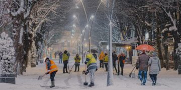 Temperatura nën zero dhe pritet të shkojnë -17 gradë të shoqëruar me reshje të dendura dëbore, Rama që në orët e para të mëngjesit bën njoftimin me rëndësi dhe nxjerr pamjet se çfarë po ndodh në vend