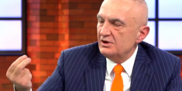 Çfarë i ka ndodhur Ilir Metës? Presidenti shfaqet i nxirë në emision (PAMJET)
