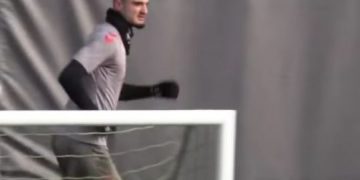 VIDEO/ Spektakël i Armando Brojës, bomberi shqiptar dhuron “show” në stërvitje dhe komenton: Tiki-taka…