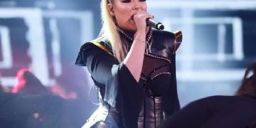 Babai i ndjerë i Ronela Hajatit dhe njëkohësisht ish-drejtori i TVSH u përfol se i “dha fitoren” në Festivalin e Këngës, reagon gazetari i njohur: Ja ç’më thanë për të në Prishtinë! I kishte lënë si të goditur nga rrufeja kolegët