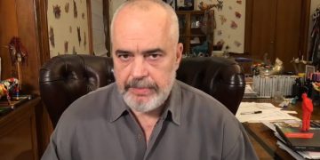 Rama përballet me surprizën e pakëndshme gjatë deklaratës “live”: Mirë që ndodhi se prish syrin e keq! Ka bërë një sharje me gyp gyp gyp…!