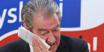 “Keni të zeza të tjera, ky është personazhi i njohur që keni vrarë dhe zhdukur”! Gazetari i njohur plas të tjera akuza “bombë: Ja si reagon Sali Berisha (Video)