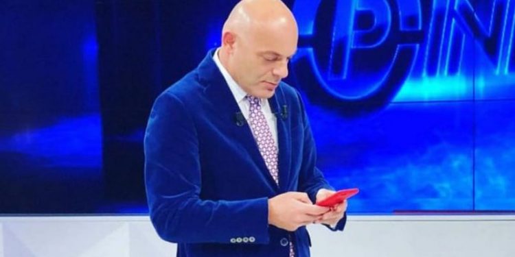 Ministri i Brendshëm i dërgon mesazh në celular live Blendi Fevziut: Ç’është kjo pyetje?!