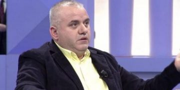 “Nuk më kanë lënë që të derdh lot hidhërimi në funeralet e tyre”/ Prek Artan Hoxha, publikon fotot dhe bën rrëfimin e pazakontë: Kam ngrënë bukë me ta në mensat e varfëra të..
