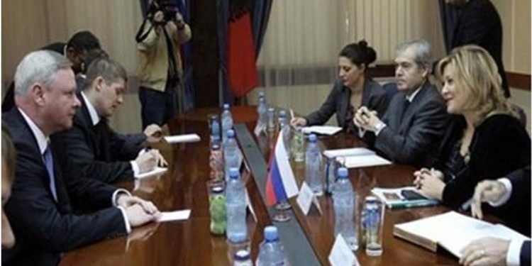 A e mbështesin Berishën rusët? Zbulohet vizita e dyshimtë e Edit’h Harxhit në Moskë dhe si u shtrua terreni i bashkëpunimit me Kremlinin