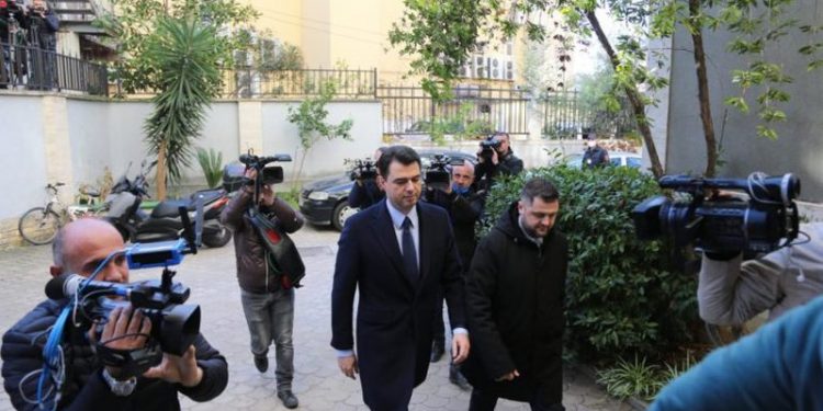 Basha dëshmon në Prokurori dhe kërkon të nisin hetimet për Berishën, akuzon ish-kryetarin si organizator dhe frymëzues të dhunës në PD