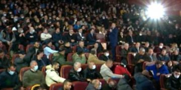 Protesta para takimit të Bashës me demokratët, kryetari i degës në Fier: I nxori komunisti Berisha, kërkoi që të prishet mbledhja