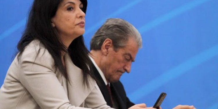 Jozefina Topalli braktis sërish Berishën në Shkodër, nuk i bashkohet tubimit për 31-vjetorin e PD