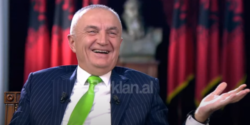 Çfarë ndodhi apo ka probleme mendore?! Ilir Meta i’a plas të qeshurës në mes të emisionit, shtanget Blendi Fevziu