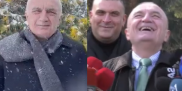 Recitoi në Korçë në mes të dëborës, “patrikoti” Meta i habit të gjithë me reagimin e tij: Vargjet e mia patriotike shqetësuan çunat e…