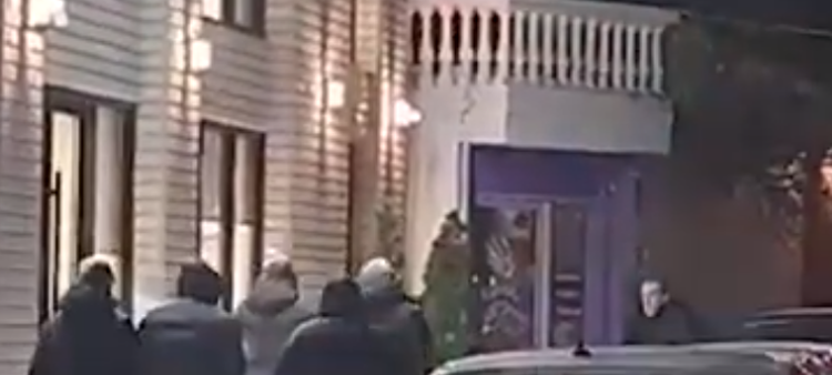 Skenari i radhës i Armand Dukës: Paguan polici private për të ruajtur vilën, pas vendosjes së tritolit nga personi i lidhur me familjen e tij