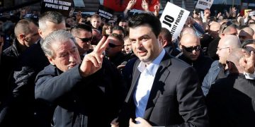 Sali Berisha nxjerr prapaskenat “bombë: Basha do të futej në burg nëse nuk i bindej këtij ultimatumi! Ja pse për disa kohë nuk mund të shkonte dot në SHBA