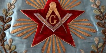 Nga Iluminati, te Templarët dhe Masonët: Shoqëritë sekrete më të famshme që kanë intriguar botën