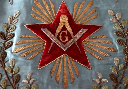 Nga Iluminati, te Templarët dhe Masonët: Shoqëritë sekrete më të famshme që kanë intriguar botën