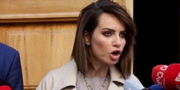 Nga Santo, tek marrëveshjet me krimin dhe pazaret me Bashën! Demokratët “masakrojnë” Grida Dumën