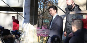 Lulzim, të bësh takim para hundës së Salës dhe Myftar Lumneshit  dhe të pretendosh se do të presin me “pekule” është guxim i marrë!