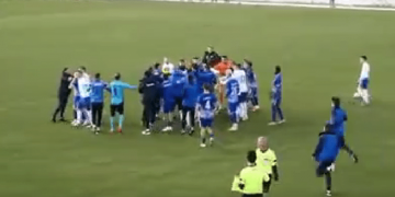 VIDEO/ Sherr masiv në fushë, lojtarët e Shkupit përplasen me rusët