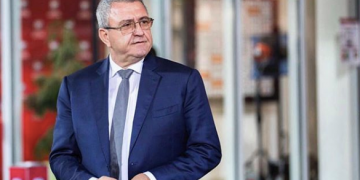 Futbollistët e ‘Superiores’ me pagë sa pastrueset e FSHF-së, vetë ‘beu’ Armand Duka paguhet si ekonomist pularie