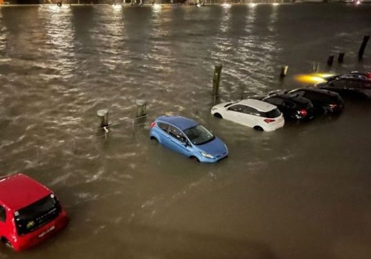 Stuhia e madhe në veri të Gjermanisë, paralajmërohen përmbytje