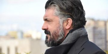 Vizitë surprizë, ish-futbollisti i njohur Rino Gatuzo ‘zbarkon’ në Tiranë