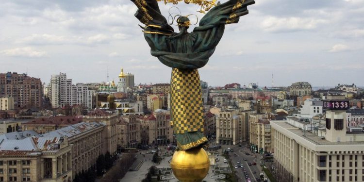 REPORTAZHI: Qetësi dhe ankth në rrugët e kryeqytetit të Ukrainës