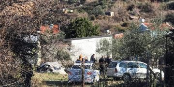 Ishte 4 vjeç kur i vranë të atin në sy dhe nëna i piu helm nga dhimbja, tragjedia në familjen e 17-vjeçarit që vrau ish-fqinjin në Lezhë