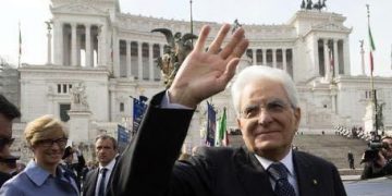 U rizgjodh President i Italisë: Kush është Sergio Matarella, 80-vjeçari që sakrifikoi familjen për detyrën e tij? Si mafia i ekzekutoi të vëllanë për shkak se refuzoi të bashkëpunonte me ta?!