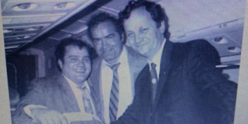 Nga buzuqet greke tek sherri me doganierin: Si i’a punuam Azem Hajdarit bashkë me Filip Çakulin pasi donte të prangoste një ish të përndjekur?!