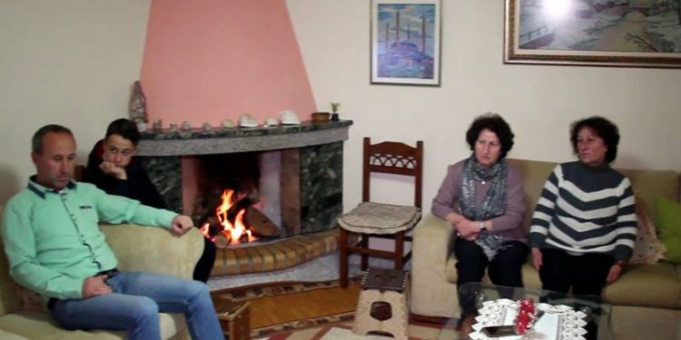 “O zemra e motrës tënde, o vëlla na ka marrë malli”, motra e Ziver Veizit ka dy fjalë për Berishën