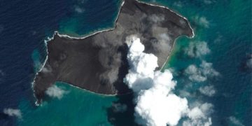 NASA: Shpërthimi i vullkanit nënujorë në Tonga 500 herë më i fuqishëm se bomba atomike e Hiroshimës