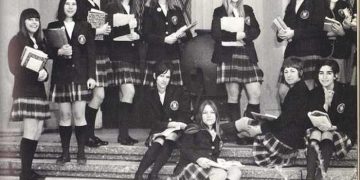 Letra për Enverin: Vajza e atasheut polak, imorale, bën gjeste dhe qëndron në bankë në pozicion provokuese ndaj nxënësve te “Sami Frashëri”